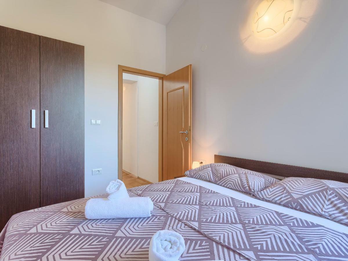 Apartamento Garden Pjescana Uvala Exterior foto